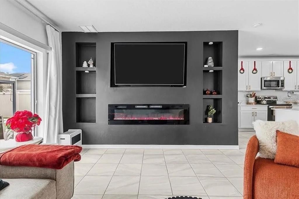 For Rent: $3,100 (6 beds, 3 baths, 2614 Square Feet)