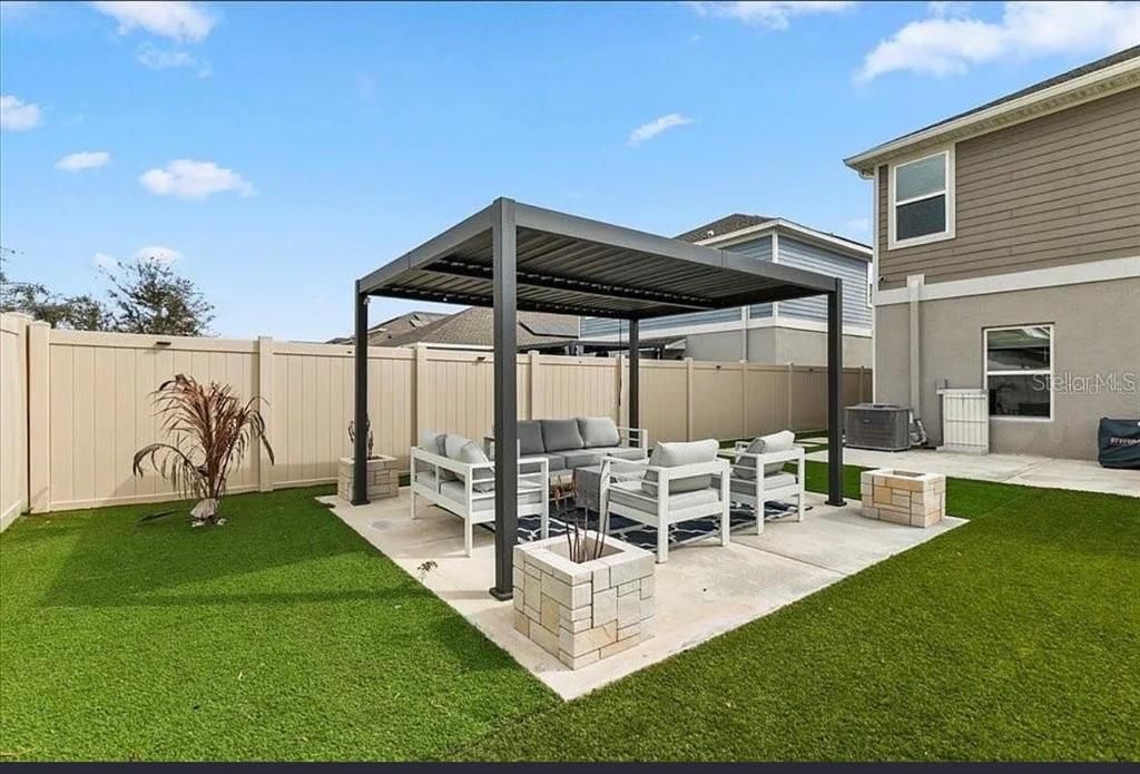 For Rent: $3,100 (6 beds, 3 baths, 2614 Square Feet)