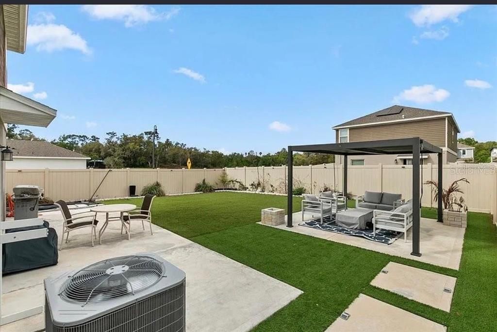 For Rent: $3,100 (6 beds, 3 baths, 2614 Square Feet)