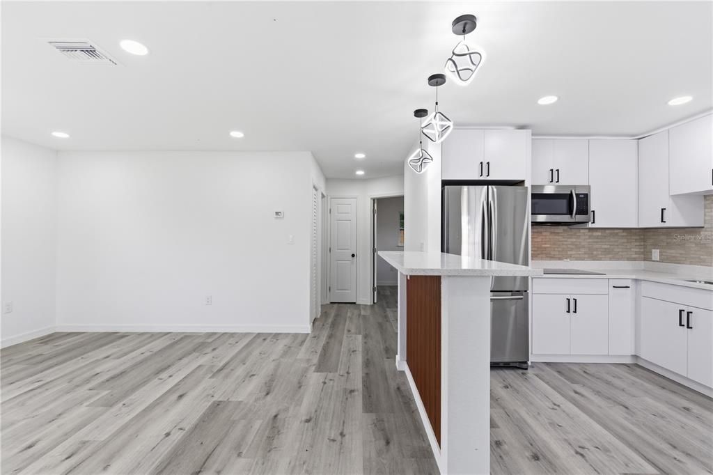 В аренду: $1,950 (3 спален, 2 ванн, 894 Квадратных фут)