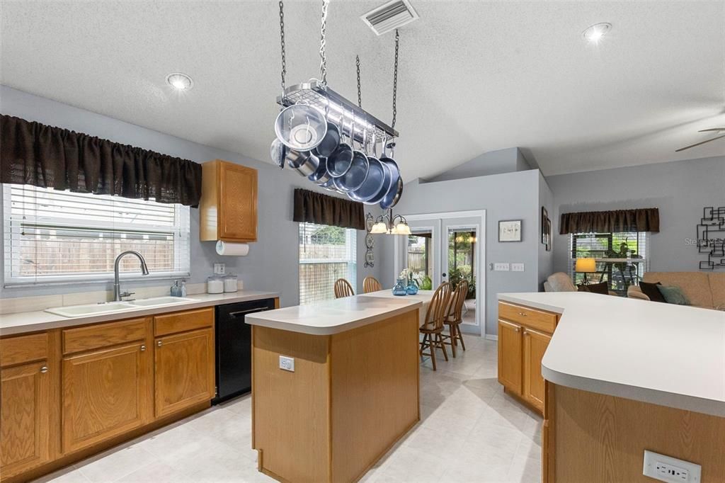 Active With Contract: $355,000 (3 beds, 2 baths, 1553 Square Feet)