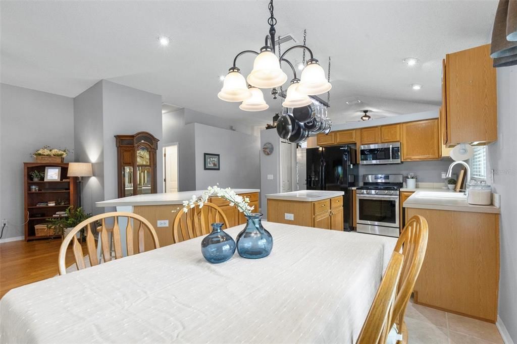 Active With Contract: $355,000 (3 beds, 2 baths, 1553 Square Feet)