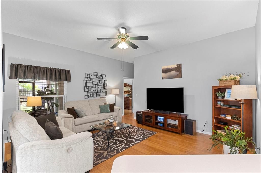 Active With Contract: $355,000 (3 beds, 2 baths, 1553 Square Feet)