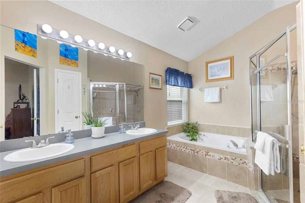 Active With Contract: $355,000 (3 beds, 2 baths, 1553 Square Feet)