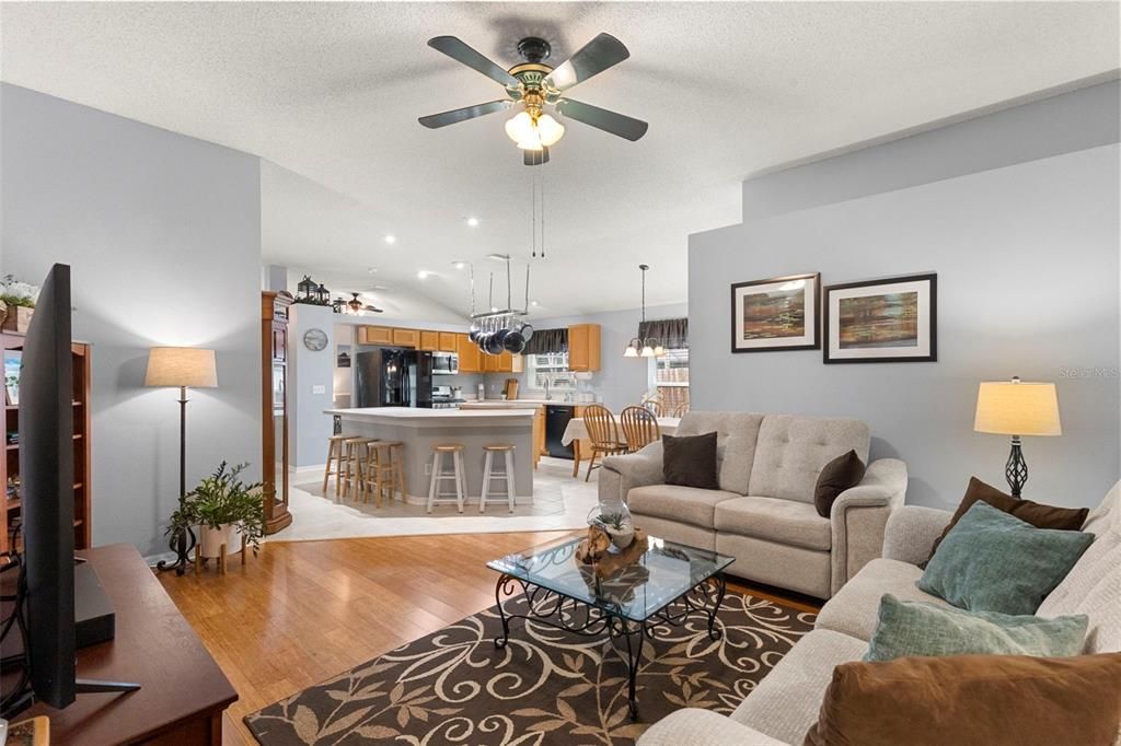 Active With Contract: $355,000 (3 beds, 2 baths, 1553 Square Feet)