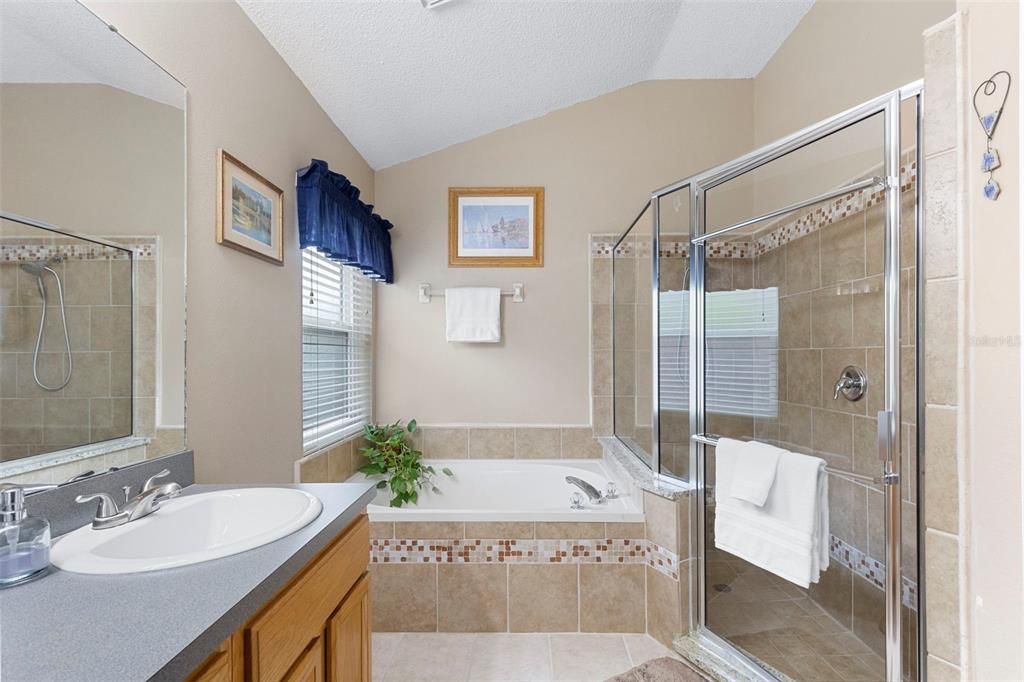 Active With Contract: $355,000 (3 beds, 2 baths, 1553 Square Feet)