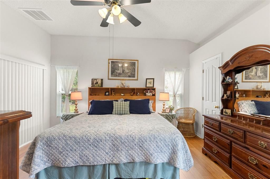 Active With Contract: $355,000 (3 beds, 2 baths, 1553 Square Feet)