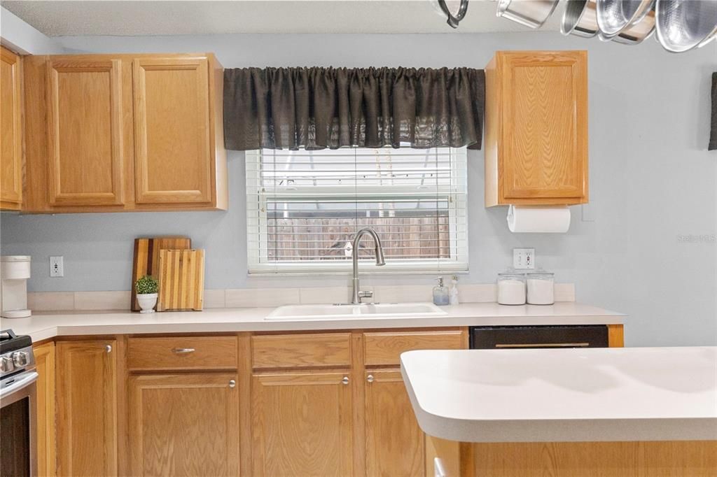 Active With Contract: $355,000 (3 beds, 2 baths, 1553 Square Feet)