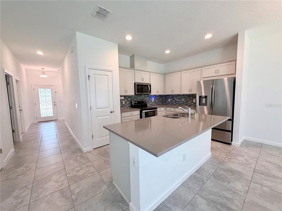 For Rent: $2,400 (3 beds, 2 baths, 1405 Square Feet)
