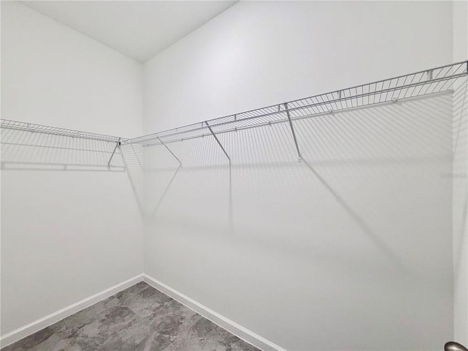 For Rent: $2,400 (3 beds, 2 baths, 1405 Square Feet)