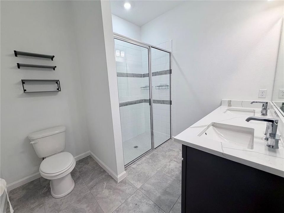 For Rent: $2,400 (3 beds, 2 baths, 1405 Square Feet)