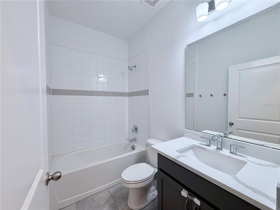 For Rent: $2,400 (3 beds, 2 baths, 1405 Square Feet)