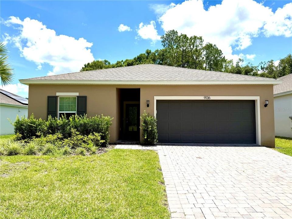 For Rent: $2,400 (3 beds, 2 baths, 1405 Square Feet)