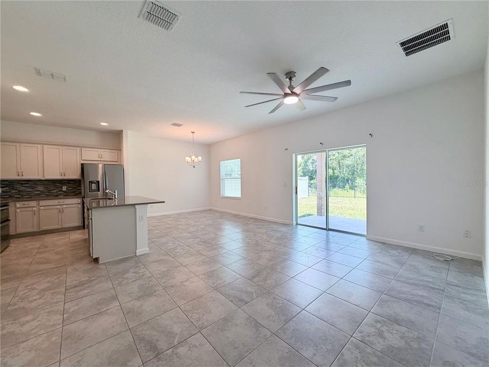 For Rent: $2,400 (3 beds, 2 baths, 1405 Square Feet)
