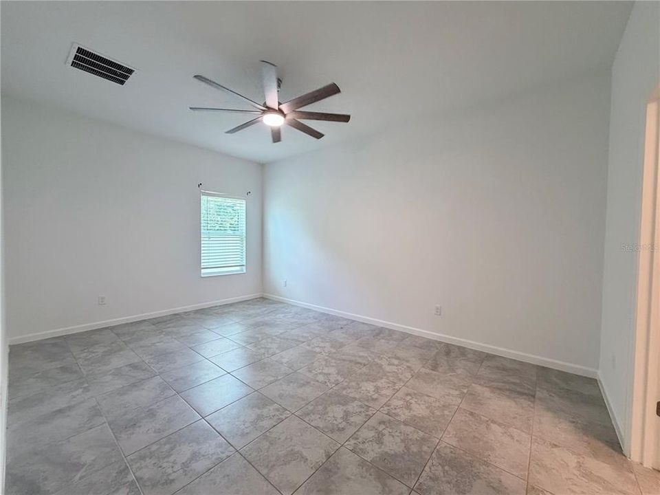 For Rent: $2,400 (3 beds, 2 baths, 1405 Square Feet)