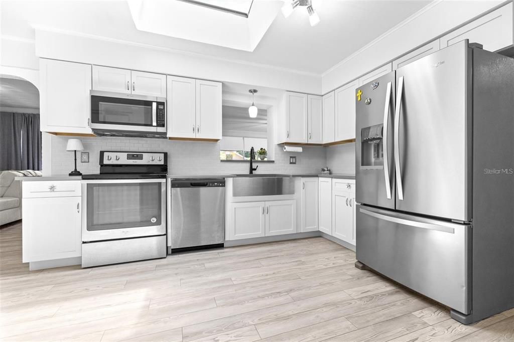 En Venta: $389,900 (4 camas, 3 baños, 2492 Pies cuadrados)