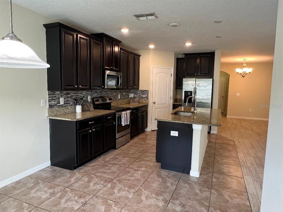 For Rent: $2,650 (4 beds, 2 baths, 2109 Square Feet)