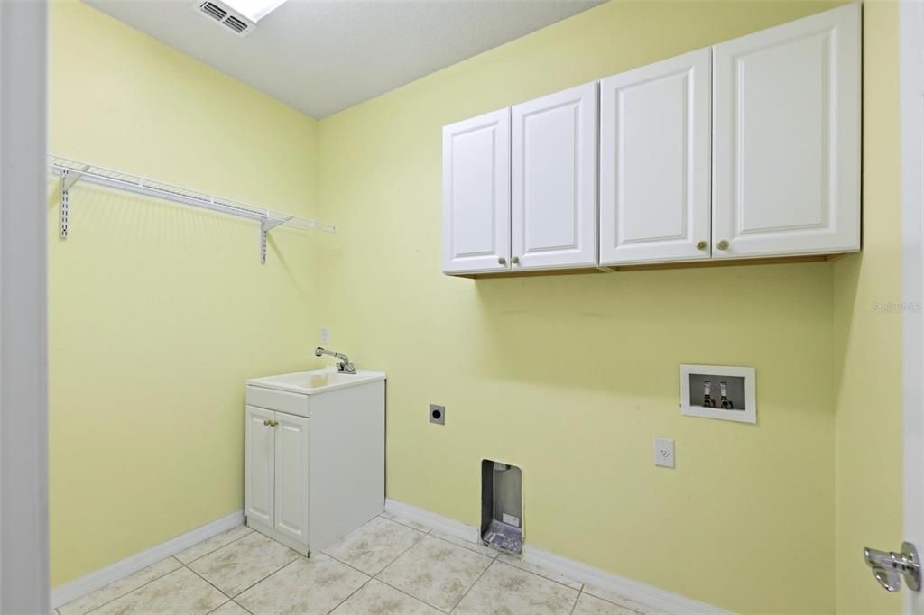 For Sale: $399,000 (3 beds, 2 baths, 1664 Square Feet)