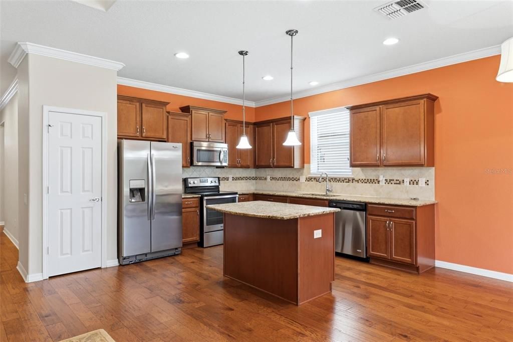For Sale: $399,000 (3 beds, 2 baths, 1664 Square Feet)