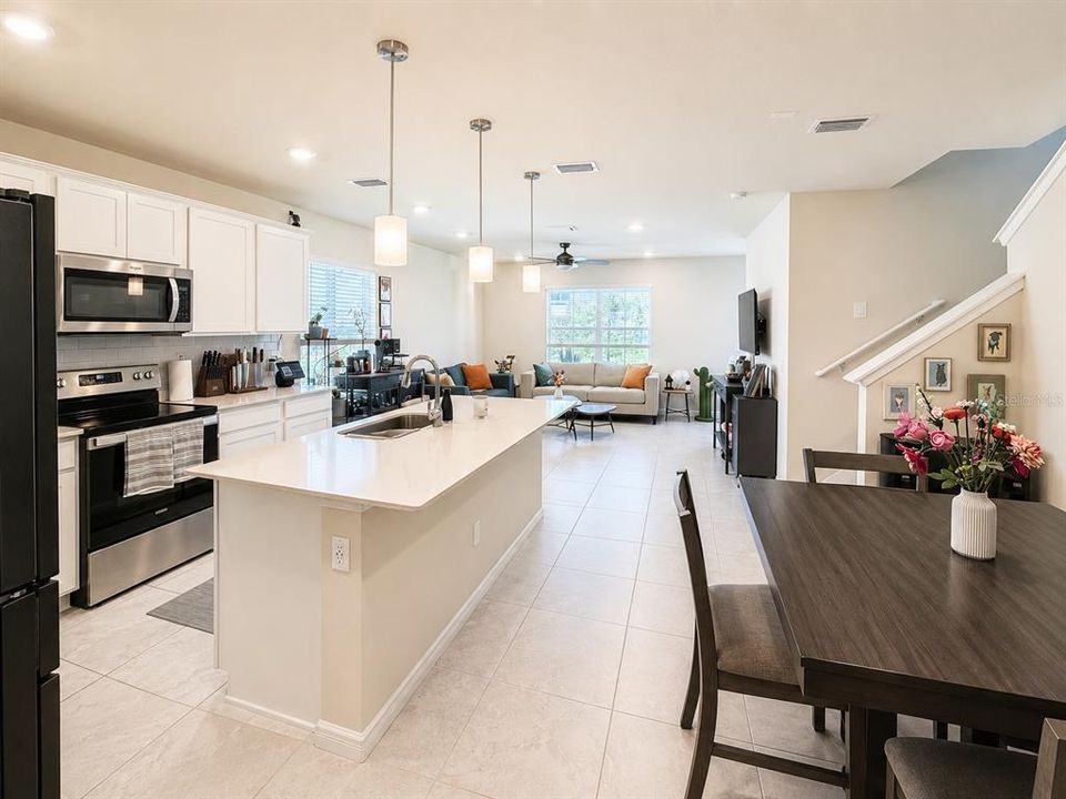 For Sale: $390,000 (3 beds, 2 baths, 2072 Square Feet)