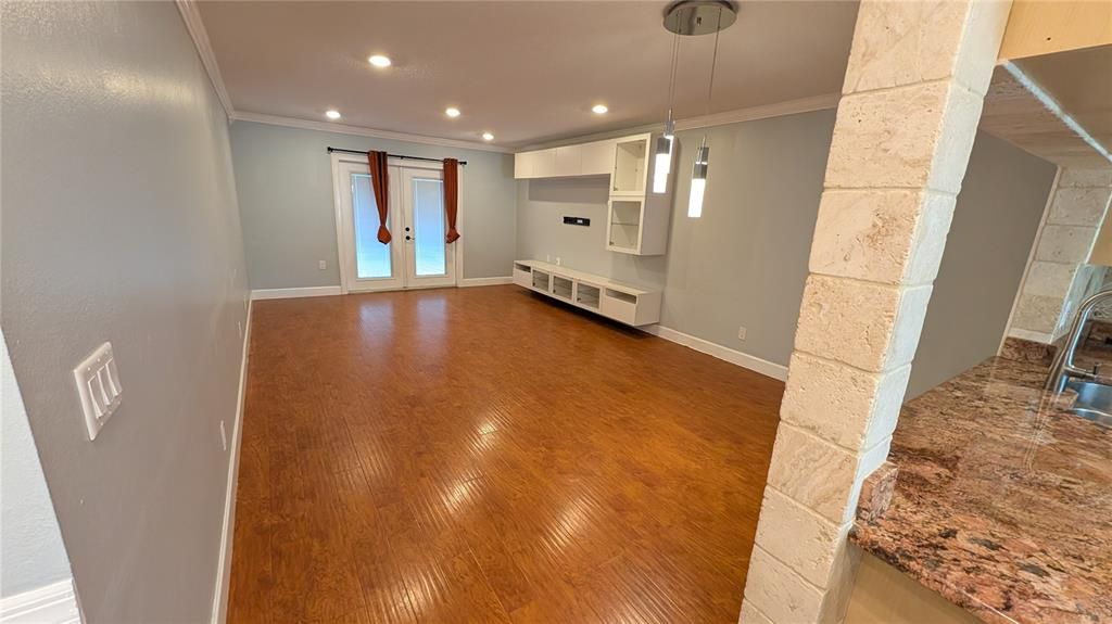 For Rent: $2,600 (3 beds, 2 baths, 1298 Square Feet)