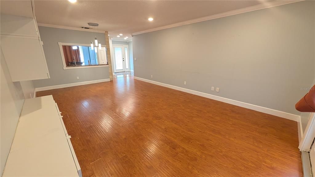 For Rent: $2,600 (3 beds, 2 baths, 1298 Square Feet)