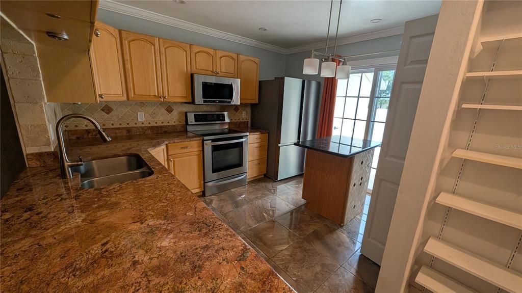 For Rent: $2,600 (3 beds, 2 baths, 1298 Square Feet)