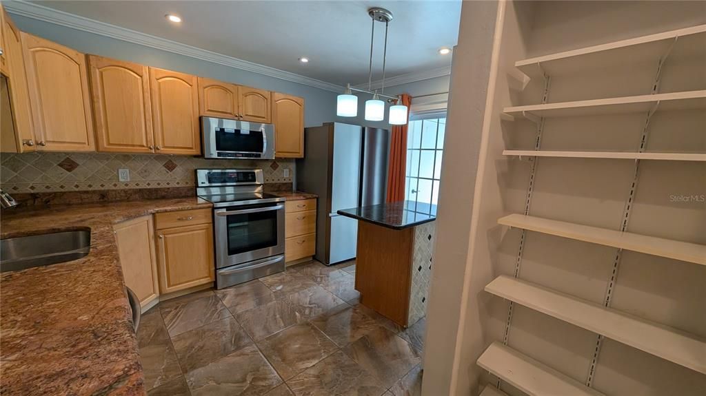 For Rent: $2,600 (3 beds, 2 baths, 1298 Square Feet)