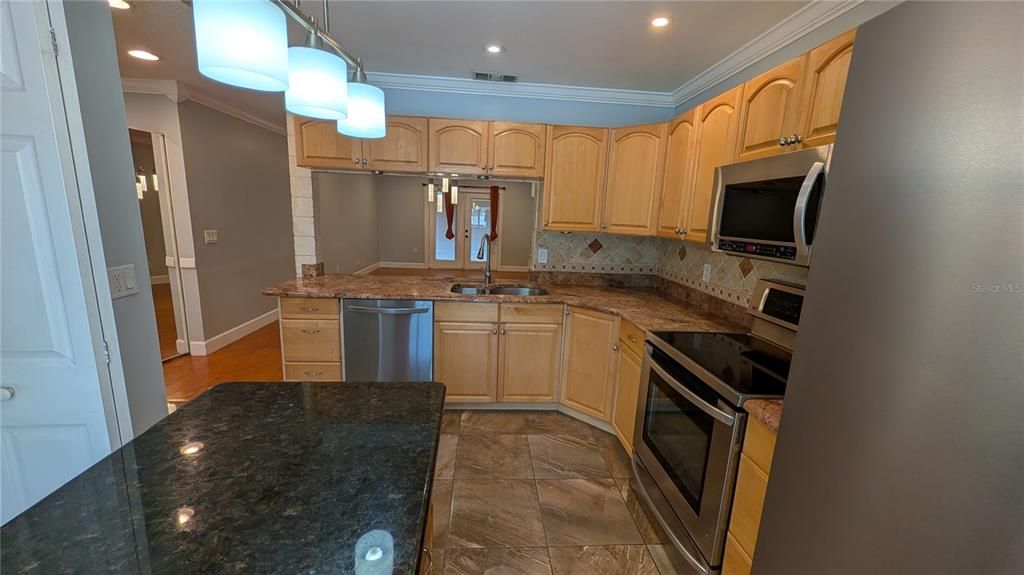 For Rent: $2,600 (3 beds, 2 baths, 1298 Square Feet)