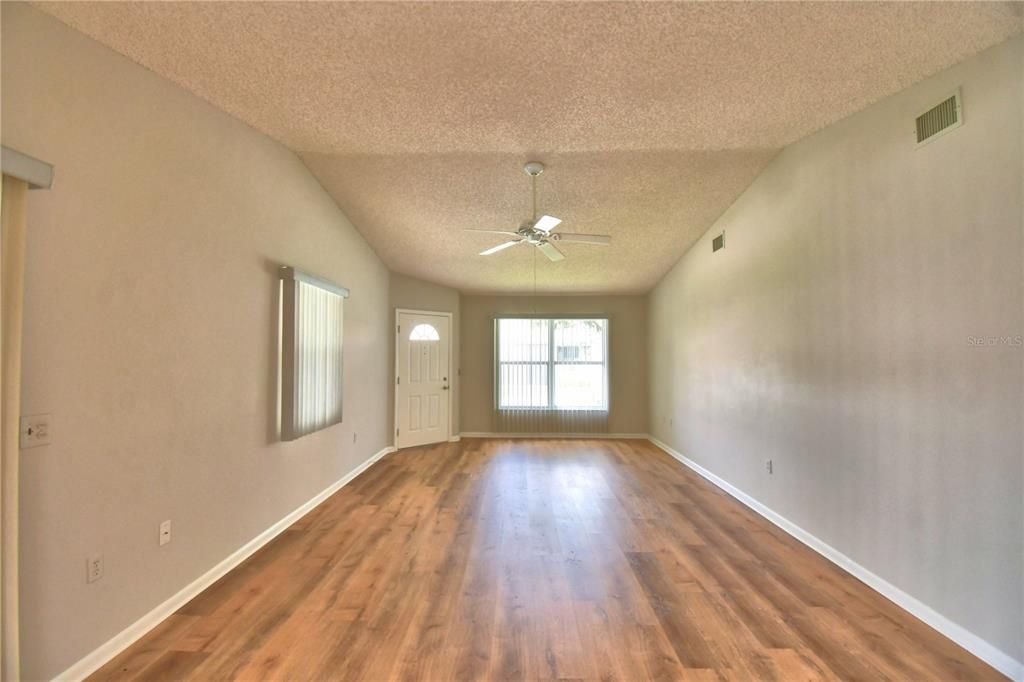 For Sale: $205,900 (2 beds, 2 baths, 1153 Square Feet)