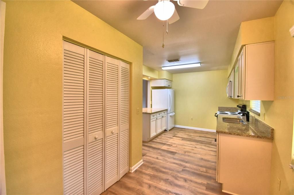 For Sale: $205,900 (2 beds, 2 baths, 1153 Square Feet)