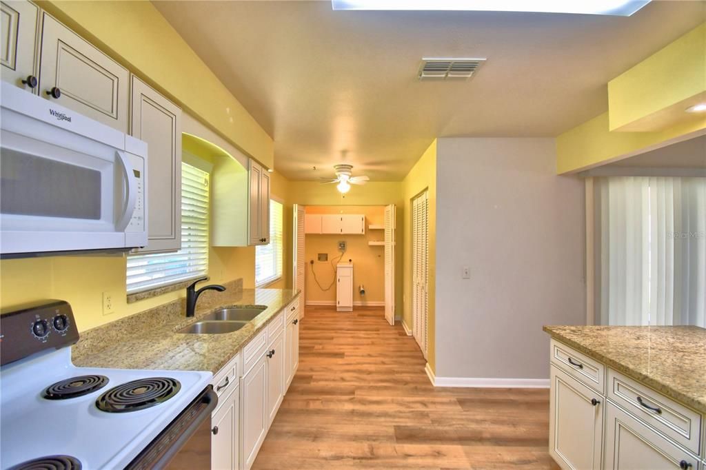 For Sale: $205,900 (2 beds, 2 baths, 1153 Square Feet)