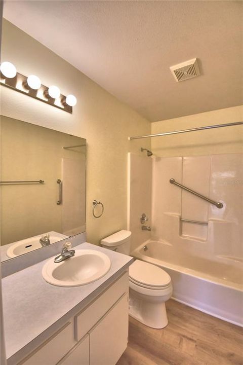For Sale: $205,900 (2 beds, 2 baths, 1153 Square Feet)