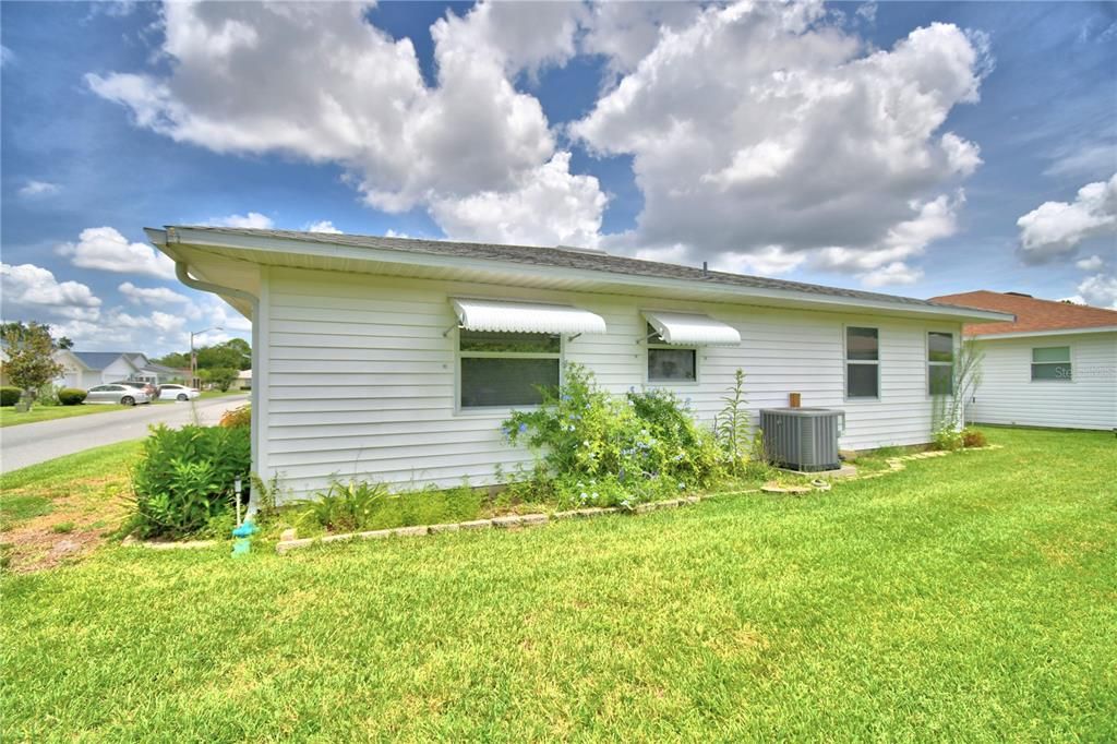 For Sale: $205,900 (2 beds, 2 baths, 1153 Square Feet)
