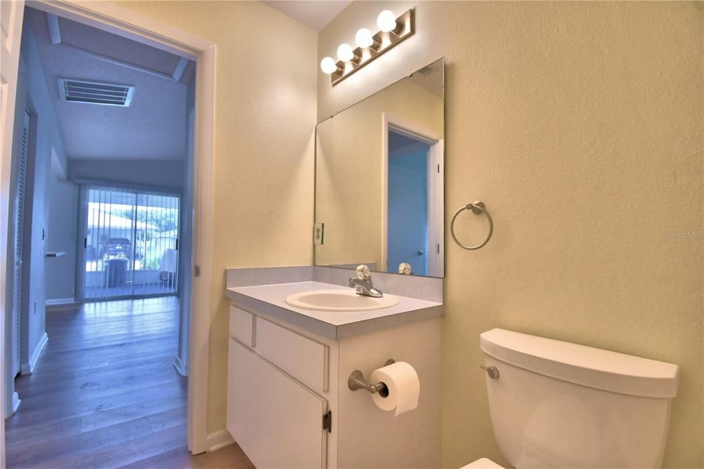 For Sale: $205,900 (2 beds, 2 baths, 1153 Square Feet)
