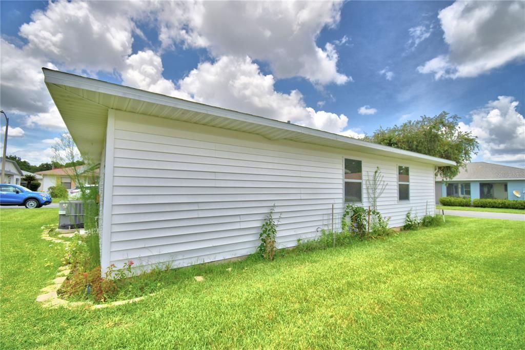 For Sale: $205,900 (2 beds, 2 baths, 1153 Square Feet)