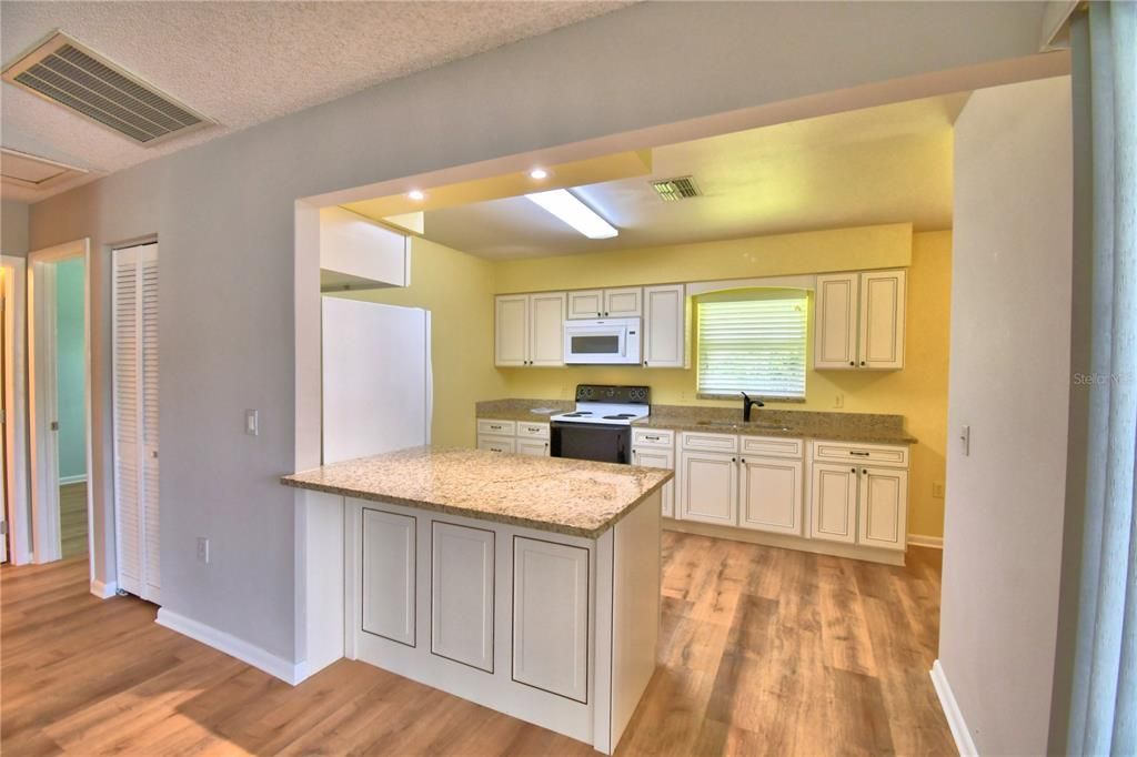 For Sale: $205,900 (2 beds, 2 baths, 1153 Square Feet)