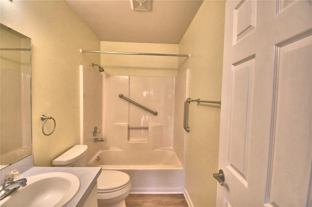 For Sale: $205,900 (2 beds, 2 baths, 1153 Square Feet)