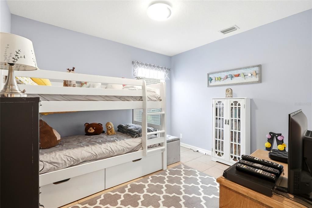 Activo con contrato: $265,000 (3 camas, 2 baños, 1630 Pies cuadrados)