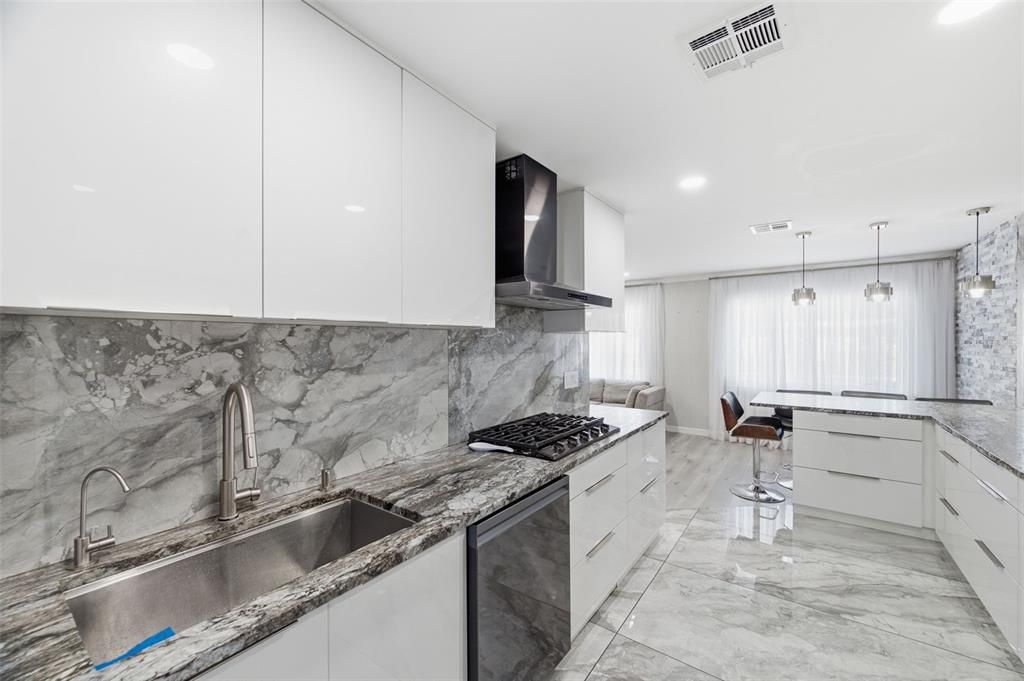На продажу: $490,000 (4 спален, 3 ванн, 1780 Квадратных фут)