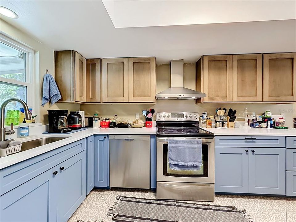 For Sale: $485,000 (3 beds, 2 baths, 1594 Square Feet)
