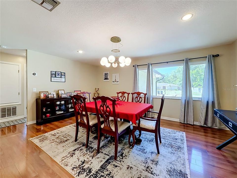 For Sale: $485,000 (3 beds, 2 baths, 1594 Square Feet)