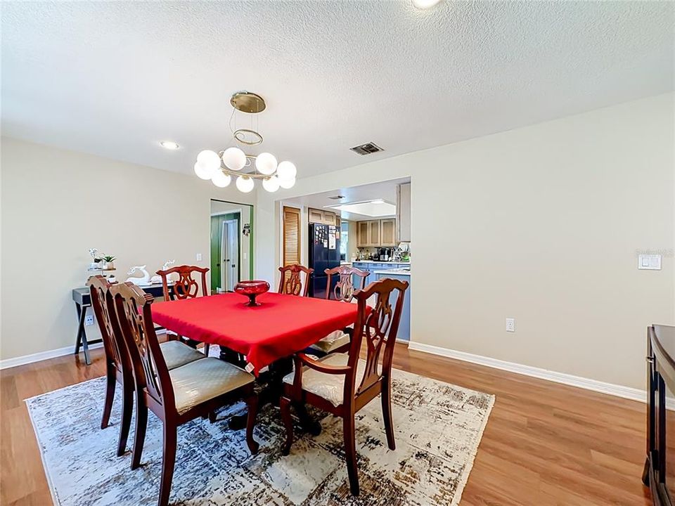 For Sale: $485,000 (3 beds, 2 baths, 1594 Square Feet)