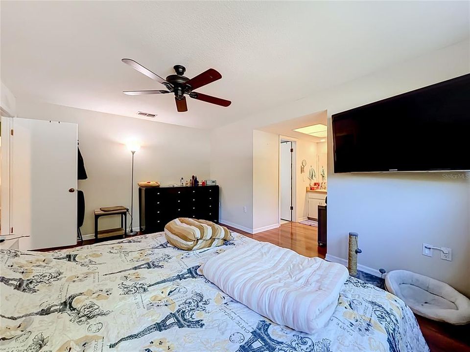 For Sale: $485,000 (3 beds, 2 baths, 1594 Square Feet)