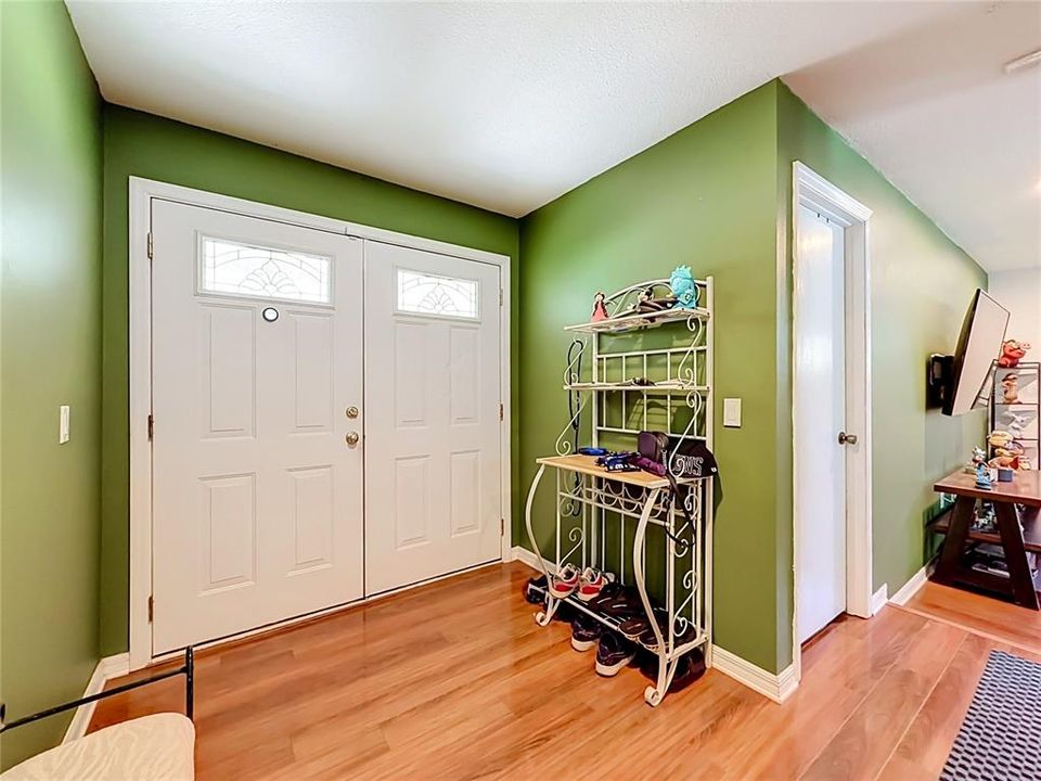 For Sale: $485,000 (3 beds, 2 baths, 1594 Square Feet)