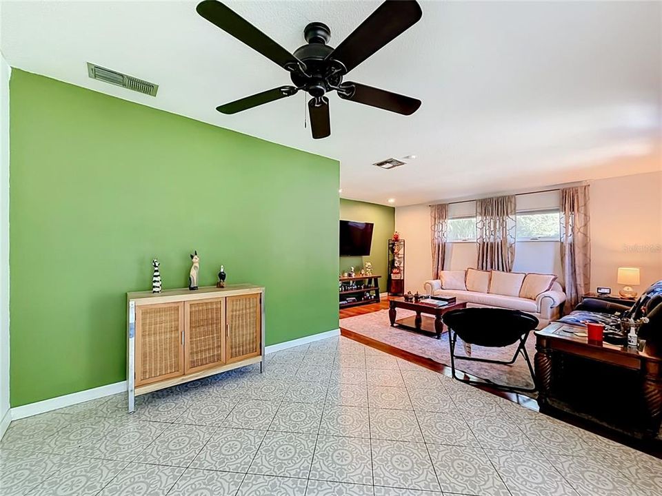 For Sale: $485,000 (3 beds, 2 baths, 1594 Square Feet)