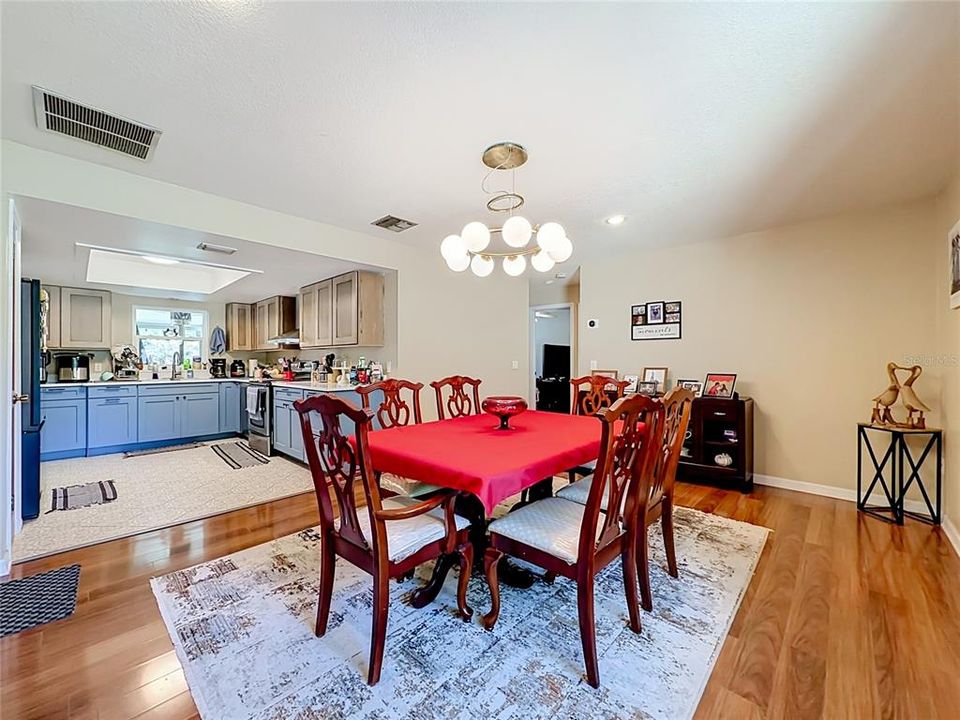 For Sale: $485,000 (3 beds, 2 baths, 1594 Square Feet)