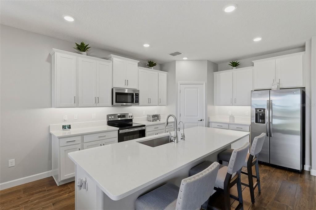 For Rent: $3,000 (2 beds, 2 baths, 1959 Square Feet)