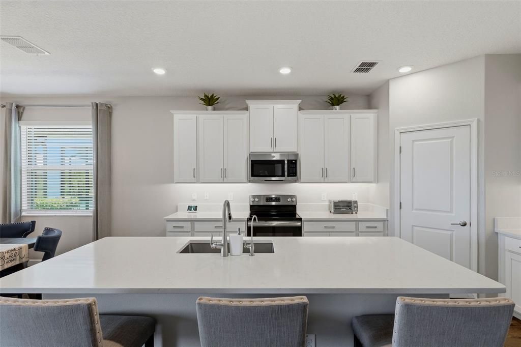 For Rent: $3,000 (2 beds, 2 baths, 1959 Square Feet)