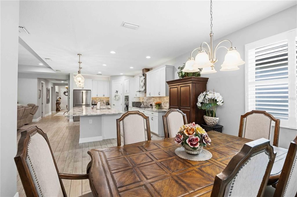 For Sale: $799,900 (3 beds, 3 baths, 2571 Square Feet)